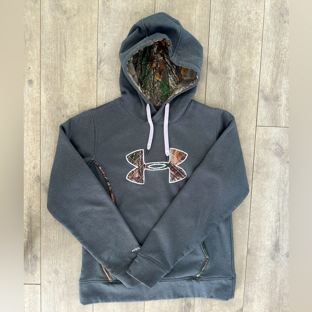 Under Armour Camo & Gray Women’s hoodie Loose Cold Gear size small